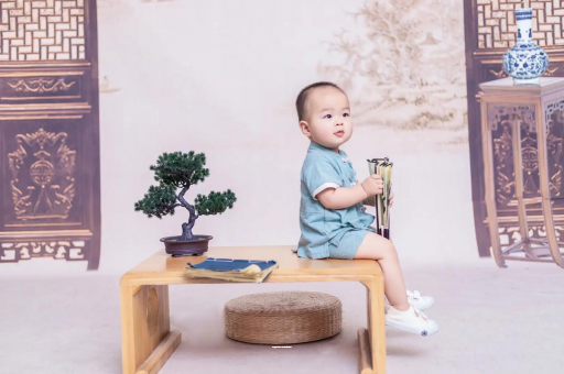 文昌宝宝眼睛肿是什么原因